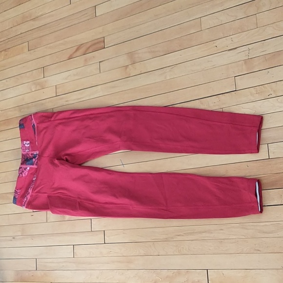 Lululemon Athletica rose red with rose detail workout leggings Women's Size 4 - Picture 2 of 7